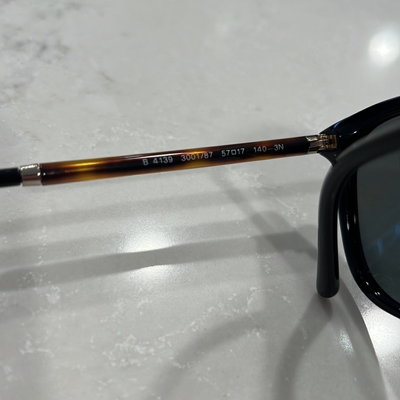 NWOT [Burberry] Women’s Sunglasses BLACK TORTOISE B4139 3001/87 with Case - Picture 5 of 6